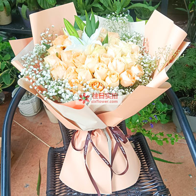 汕头33朵香槟玫瑰百合，心里永远是你