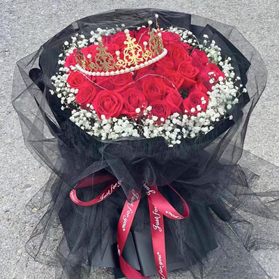 汕头33朵红玫瑰满天星皇冠，爱情圆满