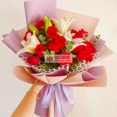 汕头18朵红玫瑰百合，真情相守一生