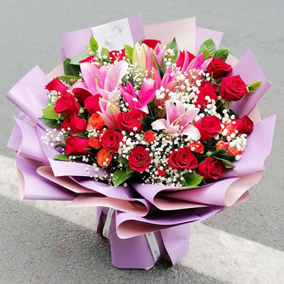 汕头22朵红玫瑰百合，心永远属于了你